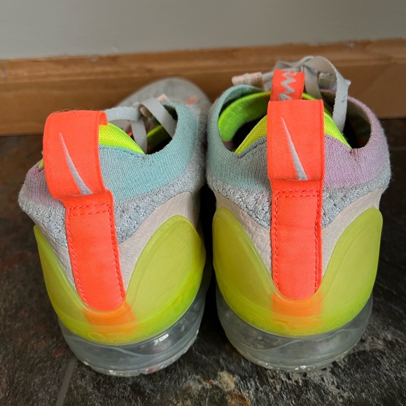 Women’s Nike Air VaporMax 2021 fly knit ‘neon. DH4089-022. Size 9 - Picture 4 of 10